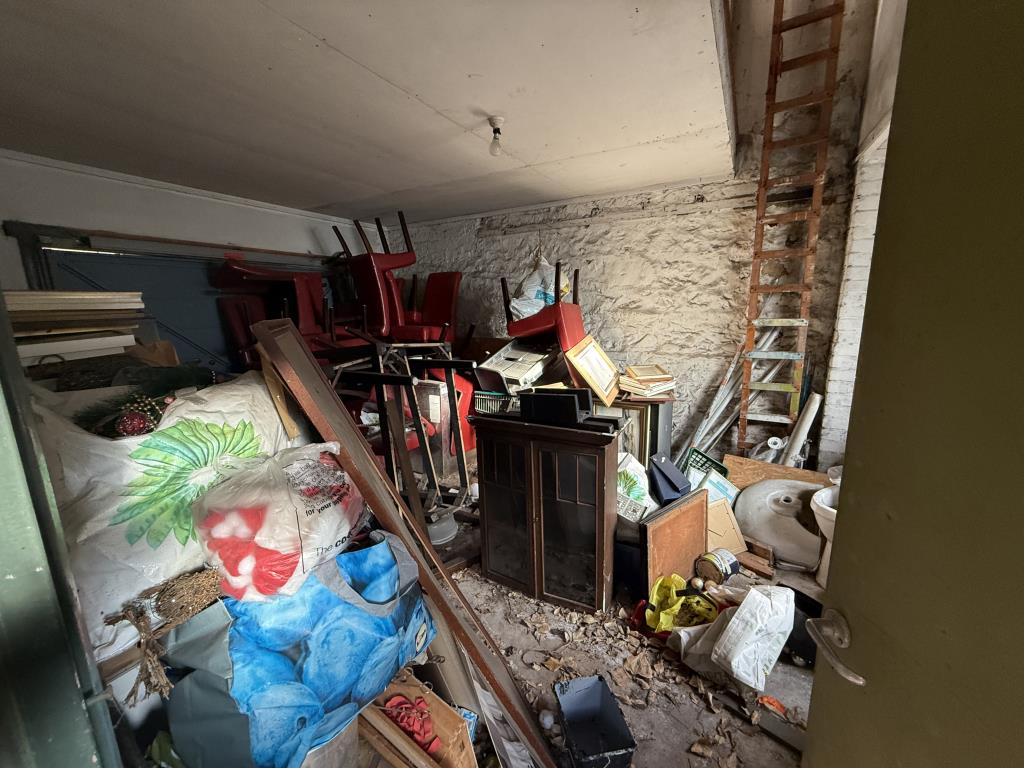 Lot: 66 - FORMER COACH HOUSE WITH PLANNING PERMISSION FOR CONVERSION TO FORM A TWO STOREY SINGLE DWELLING - Ground floor general view of room one